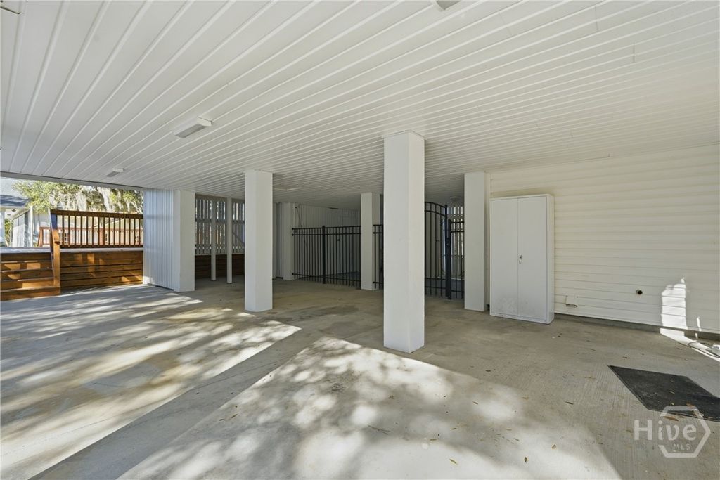 Image 24 of property listing at 9 Brewster Street, Savannah, GA 31419
