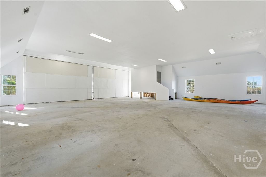 Image 25 of property listing at 9 Brewster Street, Savannah, GA 31419