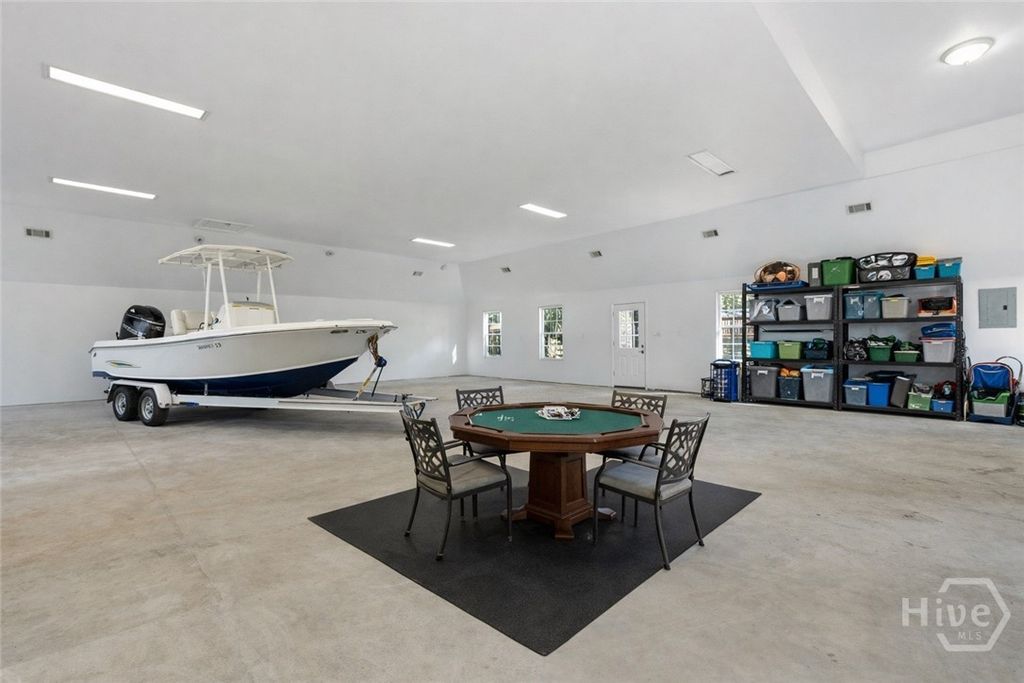 Image 26 of property listing at 9 Brewster Street, Savannah, GA 31419