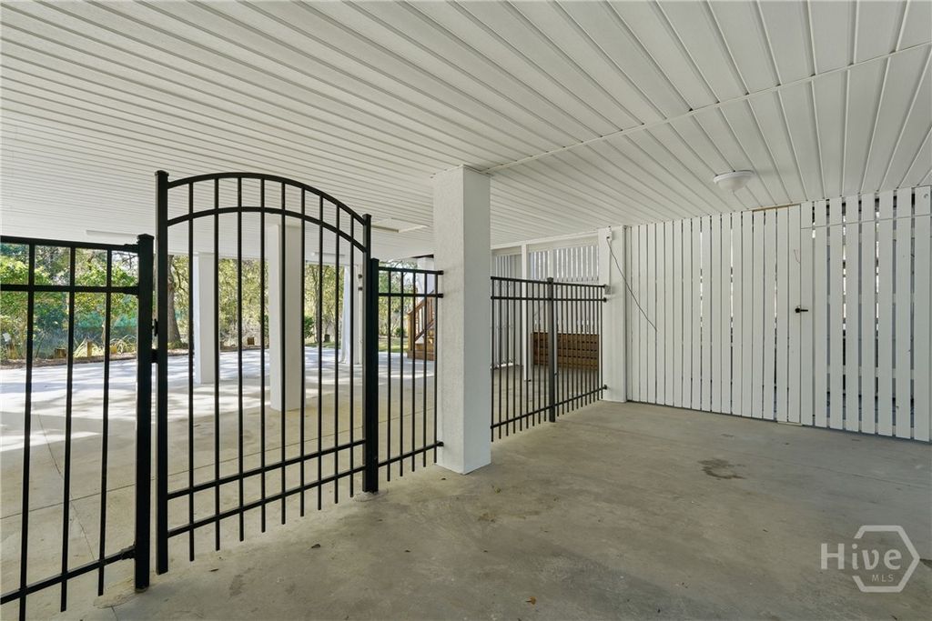 Image 28 of property listing at 9 Brewster Street, Savannah, GA 31419