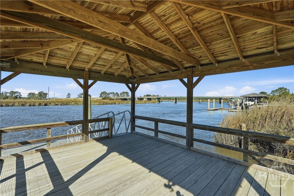 Image 3 of property listing at 9 Brewster Street, Savannah, GA 31419