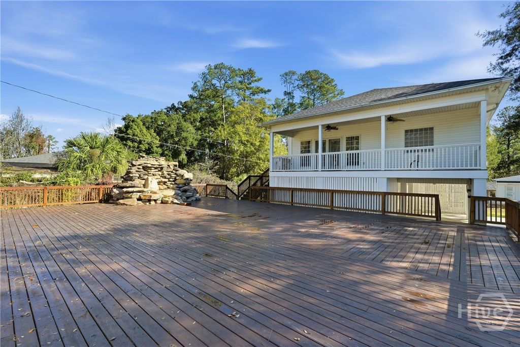 Image 30 of property listing at 9 Brewster Street, Savannah, GA 31419