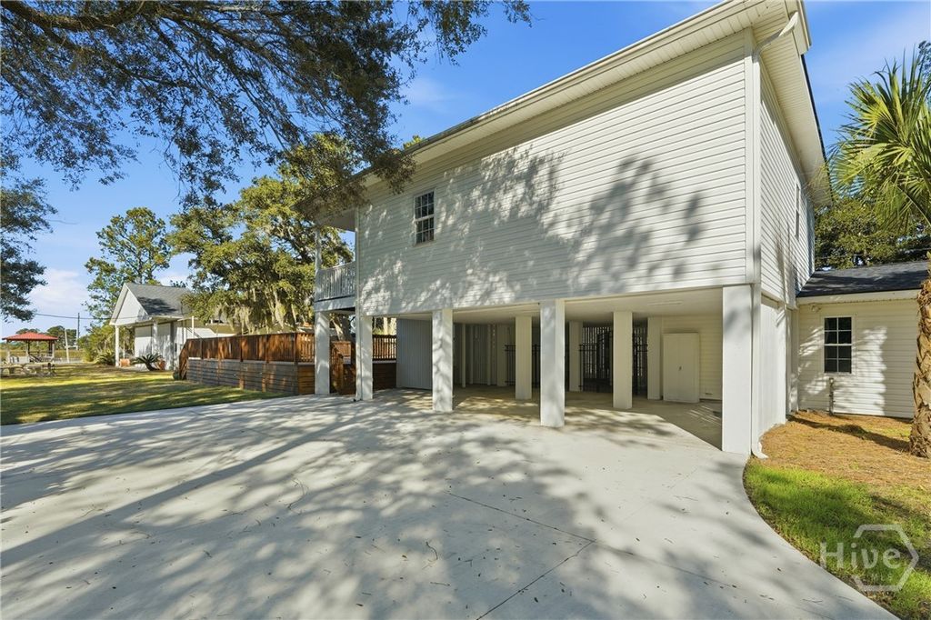 Image 37 of property listing at 9 Brewster Street, Savannah, GA 31419
