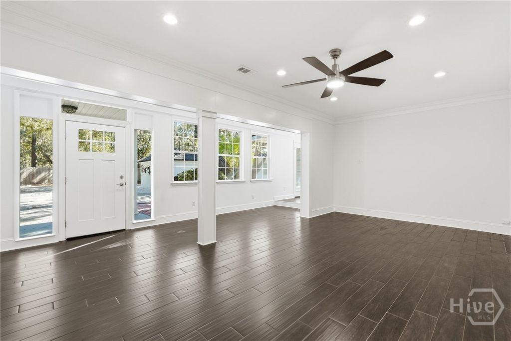 Image 6 of property listing at 9 Brewster Street, Savannah, GA 31419