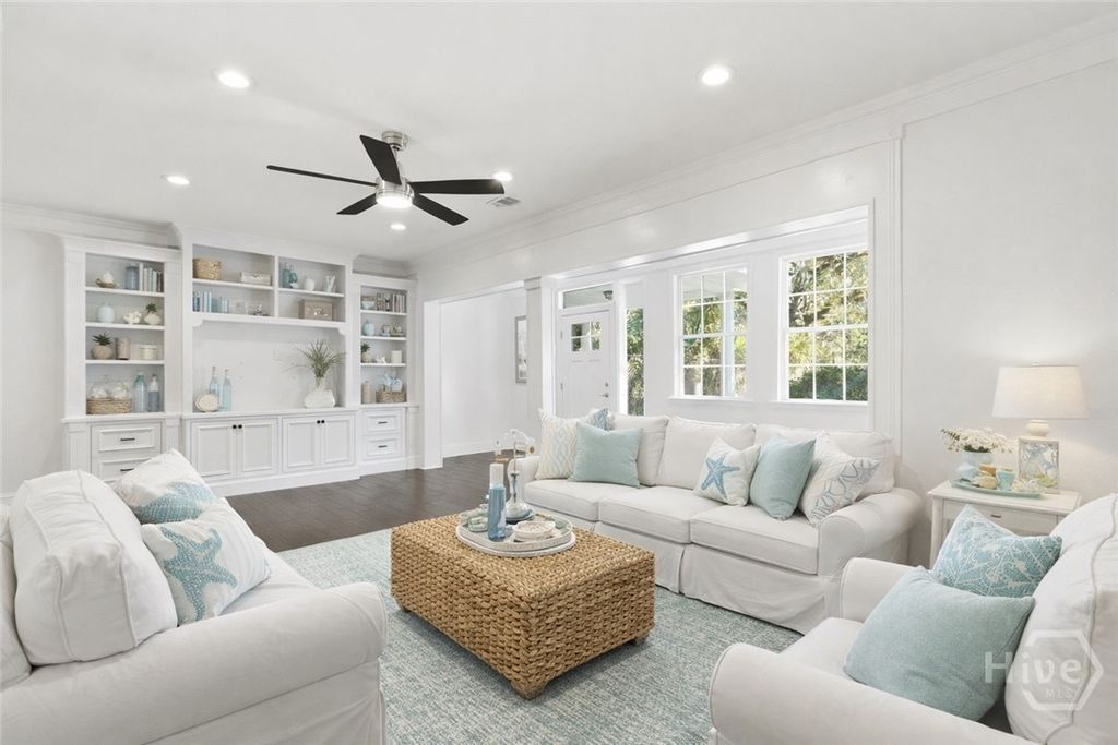 Image 7 of property listing at 9 Brewster Street, Savannah, GA 31419