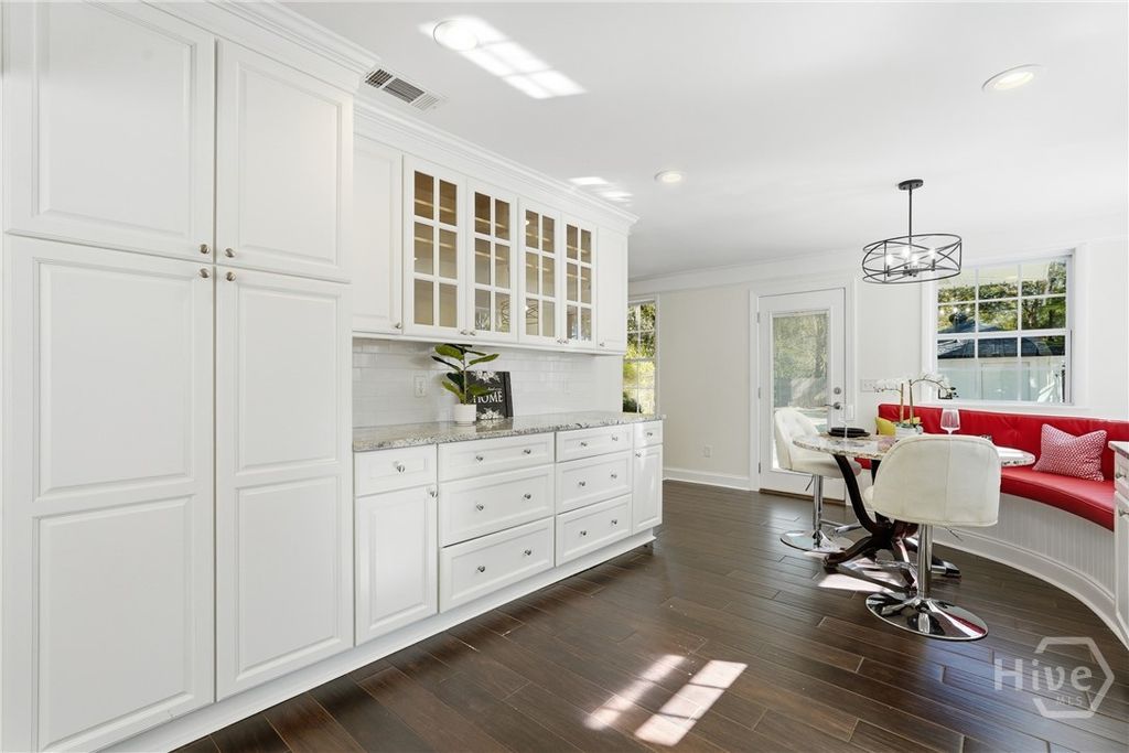 Image 9 of property listing at 9 Brewster Street, Savannah, GA 31419