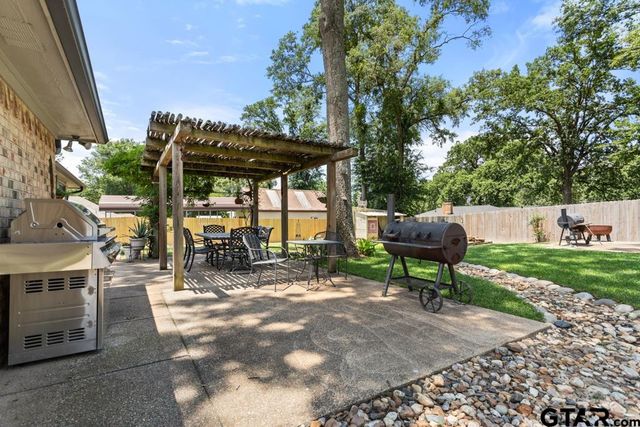 10768 Harvestwood Dr, Tyler, TX 75703