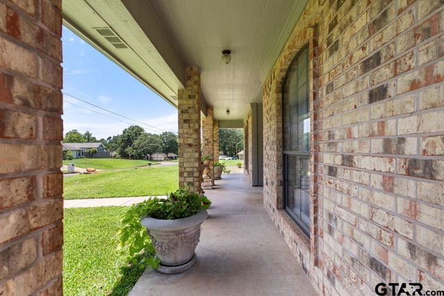 10768 Harvestwood Dr, Tyler, TX 75703