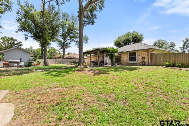 10768 Harvestwood Dr, Tyler, TX 75703