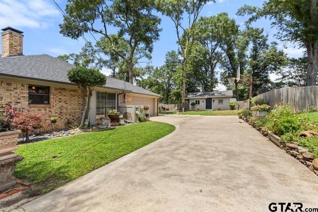 10768 Harvestwood Dr, Tyler, TX 75703