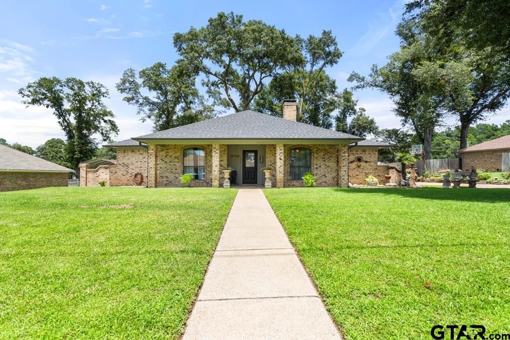 10768 Harvestwood Dr, Tyler, TX 75703