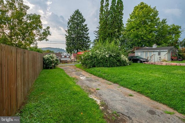 1435 FAYETTE AVE, Reading, PA 19607