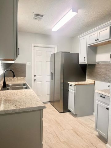7702 Claiborne Street, Houston, TX 77016