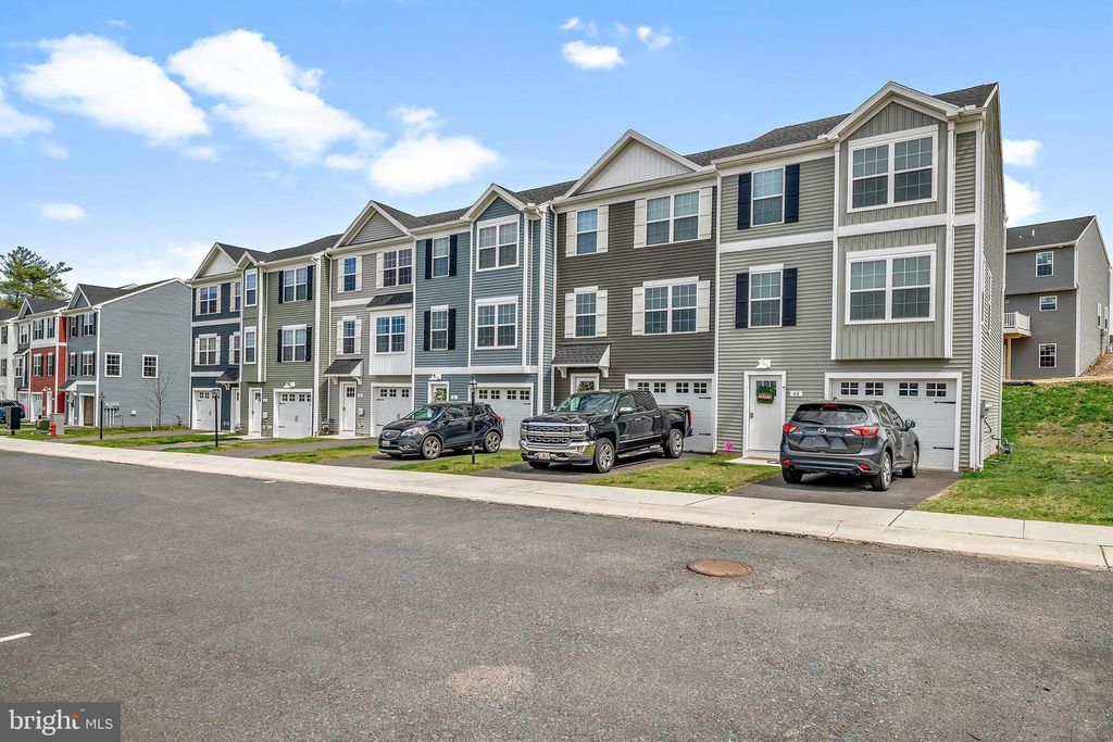 495 S SPRING GARDEN ST #412, Carlisle, PA 17013
