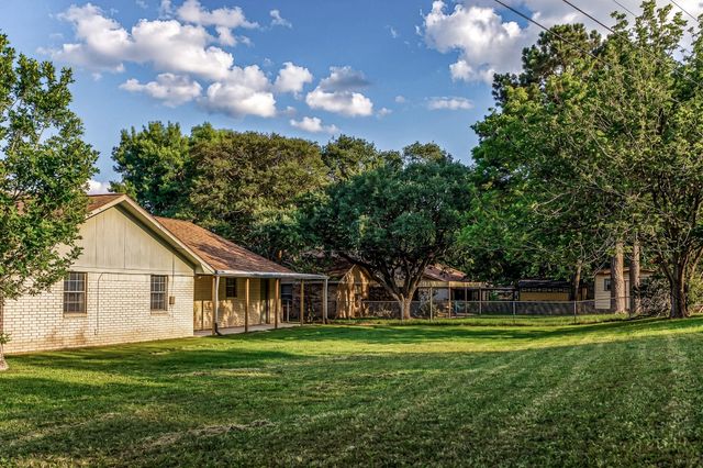 605 Clearspring Drive, Brenham, TX 77833
