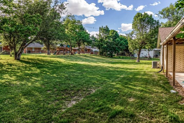 605 Clearspring Drive, Brenham, TX 77833