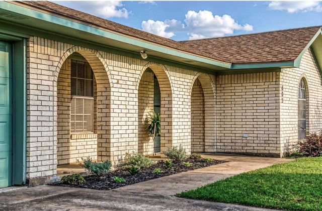 605 Clearspring Drive, Brenham, TX 77833