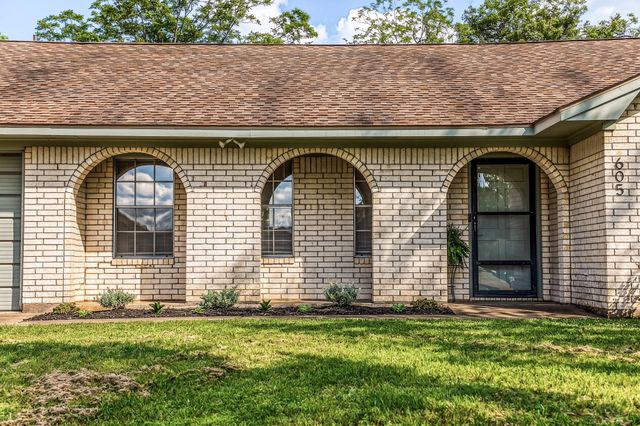 605 Clearspring Drive, Brenham, TX 77833