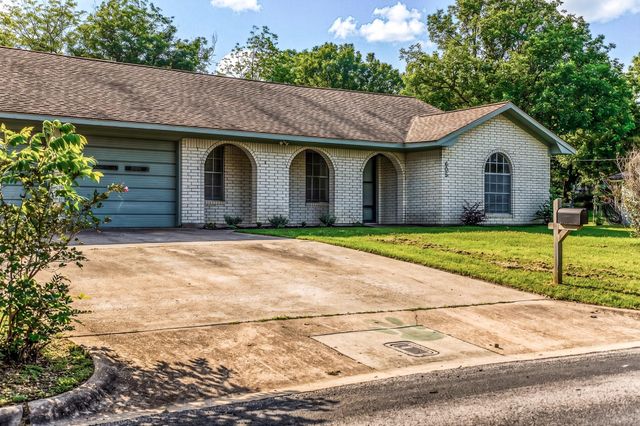 605 Clearspring Drive, Brenham, TX 77833