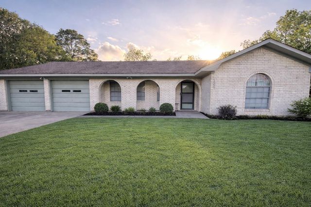 605 Clearspring Drive, Brenham, TX 77833