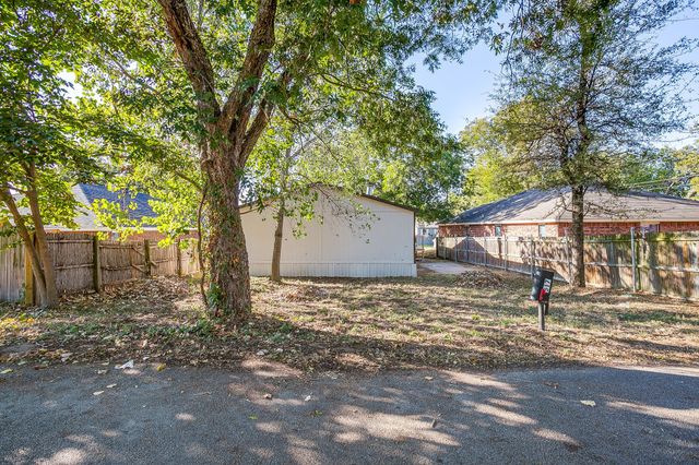 317 6th Street, Joshua, TX 76058
