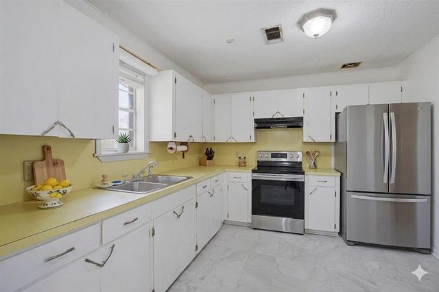 1734 Myrtle Street, Westlake, LA 70669