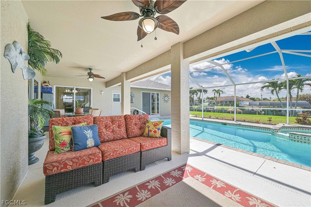 Image 14 of property listing at 1422 SE 20th ST, Cape Coral, FL 33990