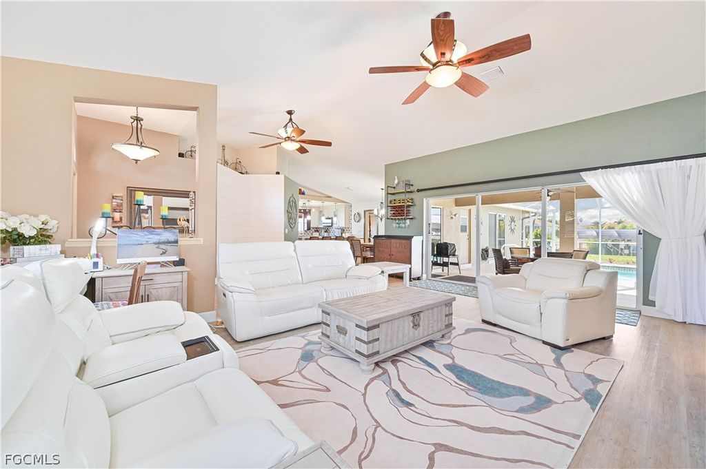 Image 19 of property listing at 1422 SE 20th ST, Cape Coral, FL 33990