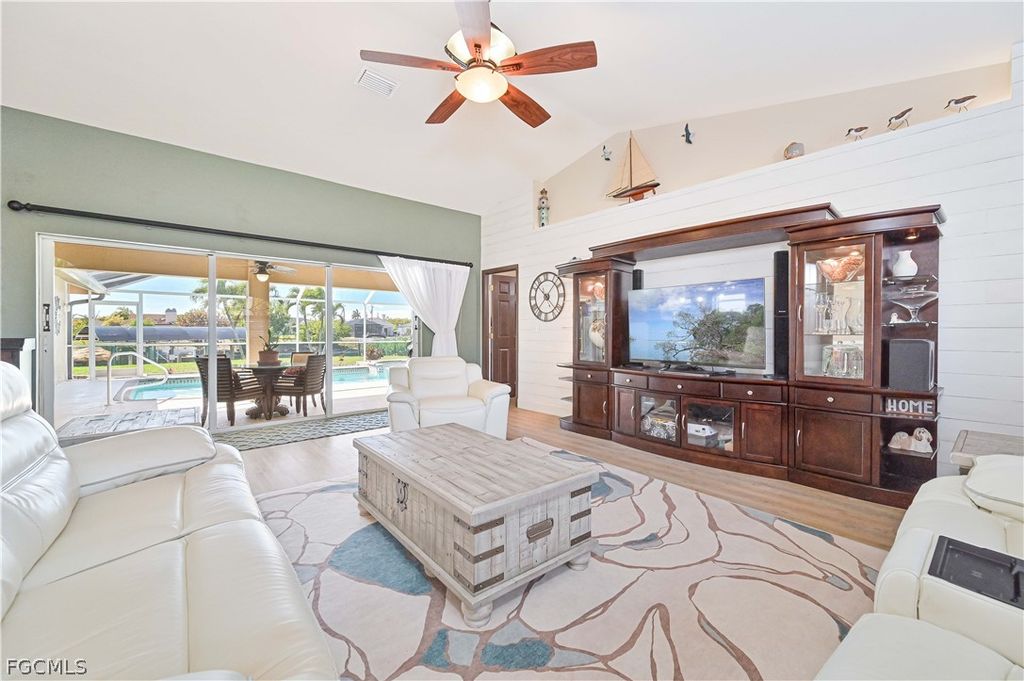 Image 20 of property listing at 1422 SE 20th ST, Cape Coral, FL 33990