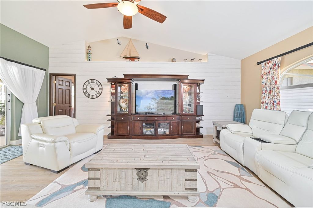 Image 21 of property listing at 1422 SE 20th ST, Cape Coral, FL 33990