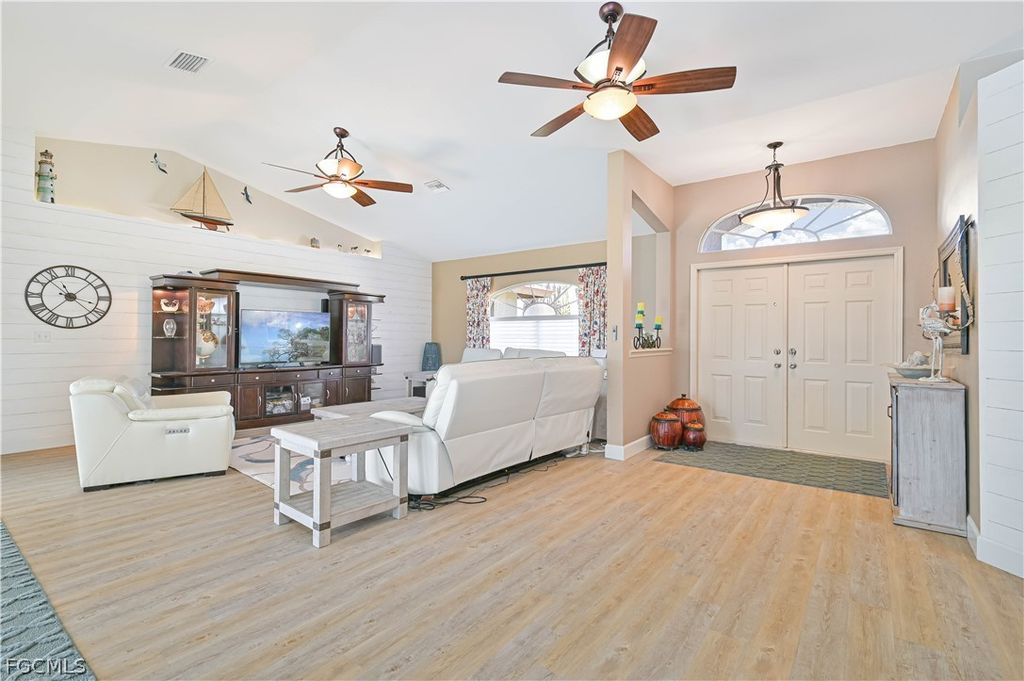 Image 22 of property listing at 1422 SE 20th ST, Cape Coral, FL 33990