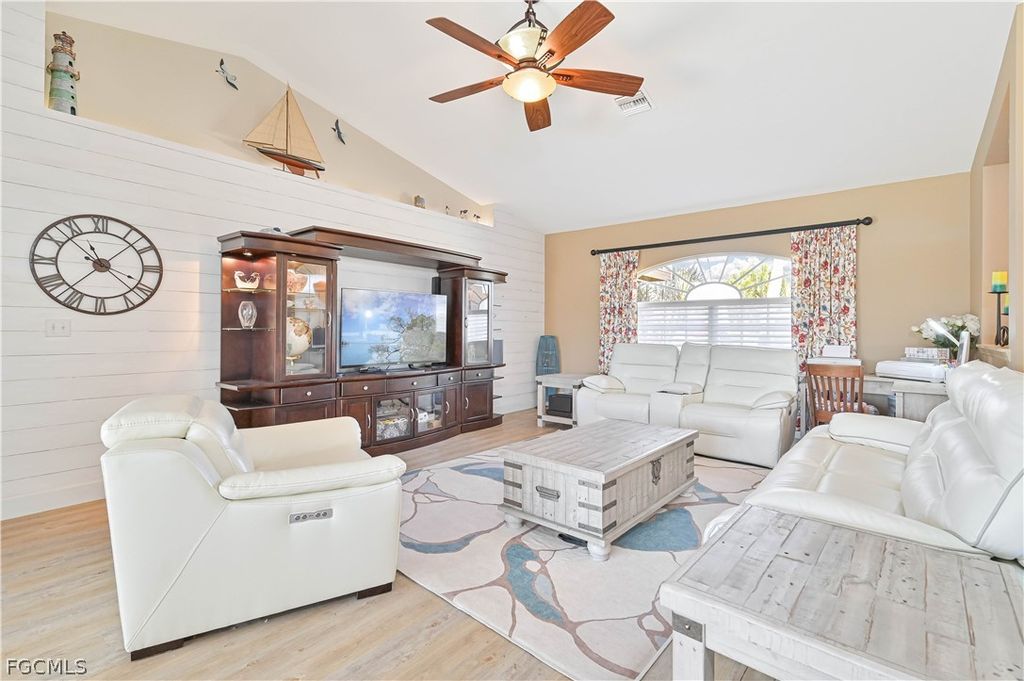 Image 23 of property listing at 1422 SE 20th ST, Cape Coral, FL 33990