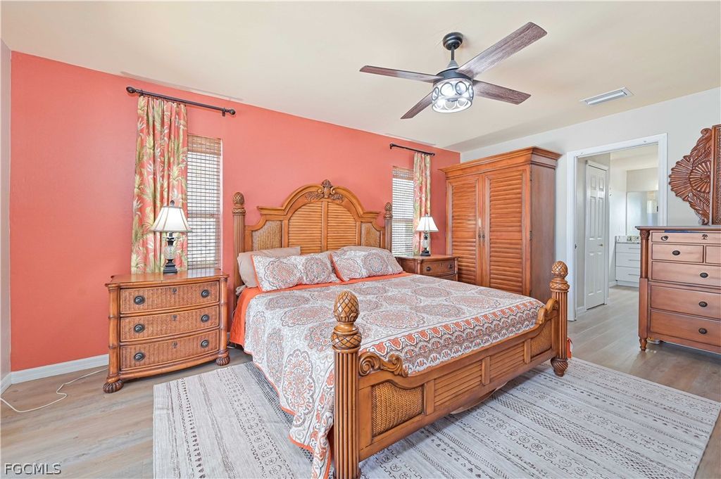 Image 25 of property listing at 1422 SE 20th ST, Cape Coral, FL 33990