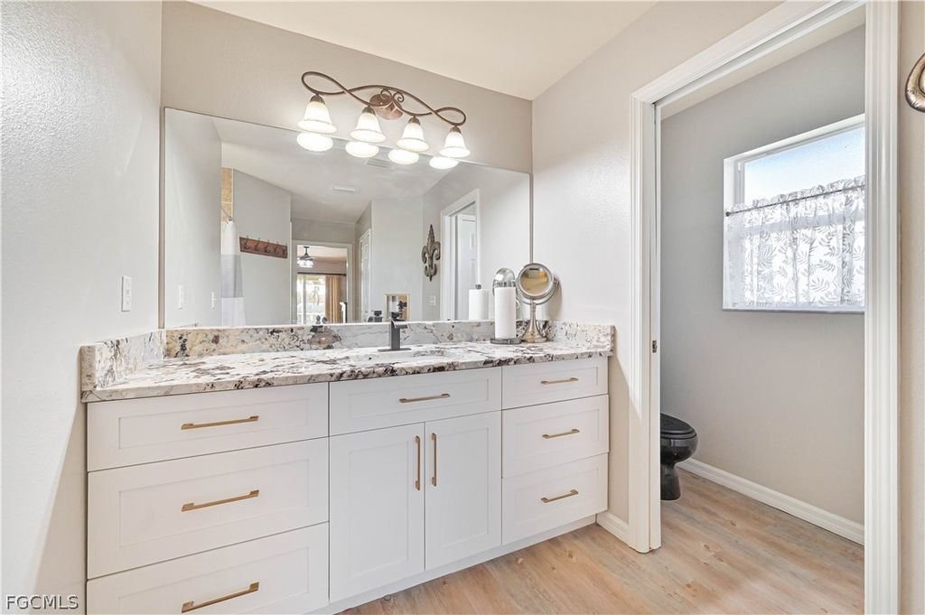 Image 27 of property listing at 1422 SE 20th ST, Cape Coral, FL 33990