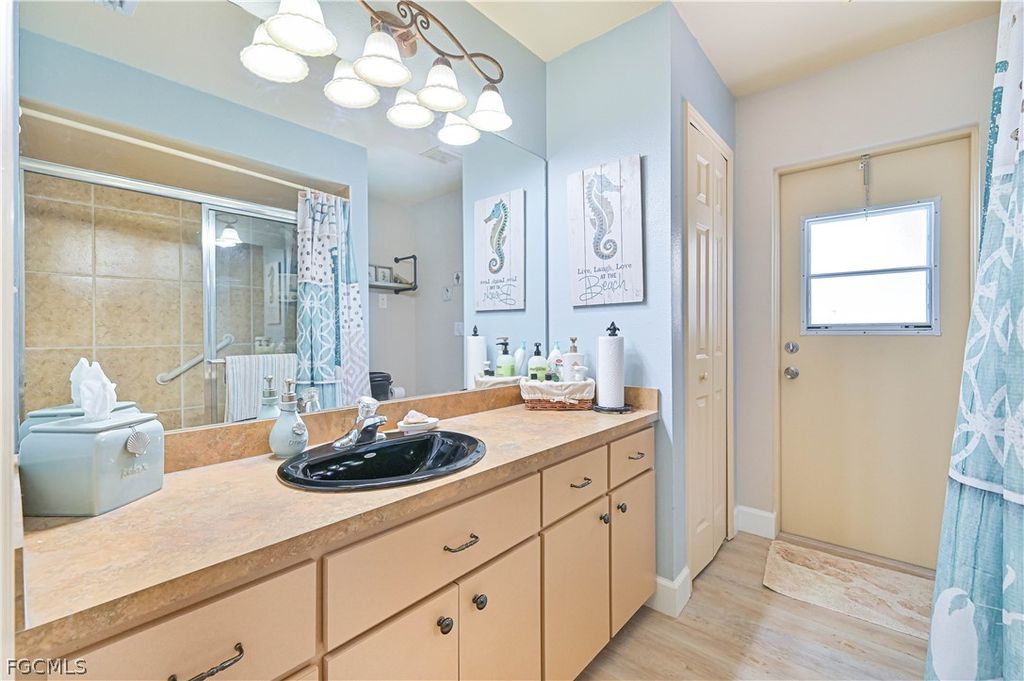 Image 30 of property listing at 1422 SE 20th ST, Cape Coral, FL 33990