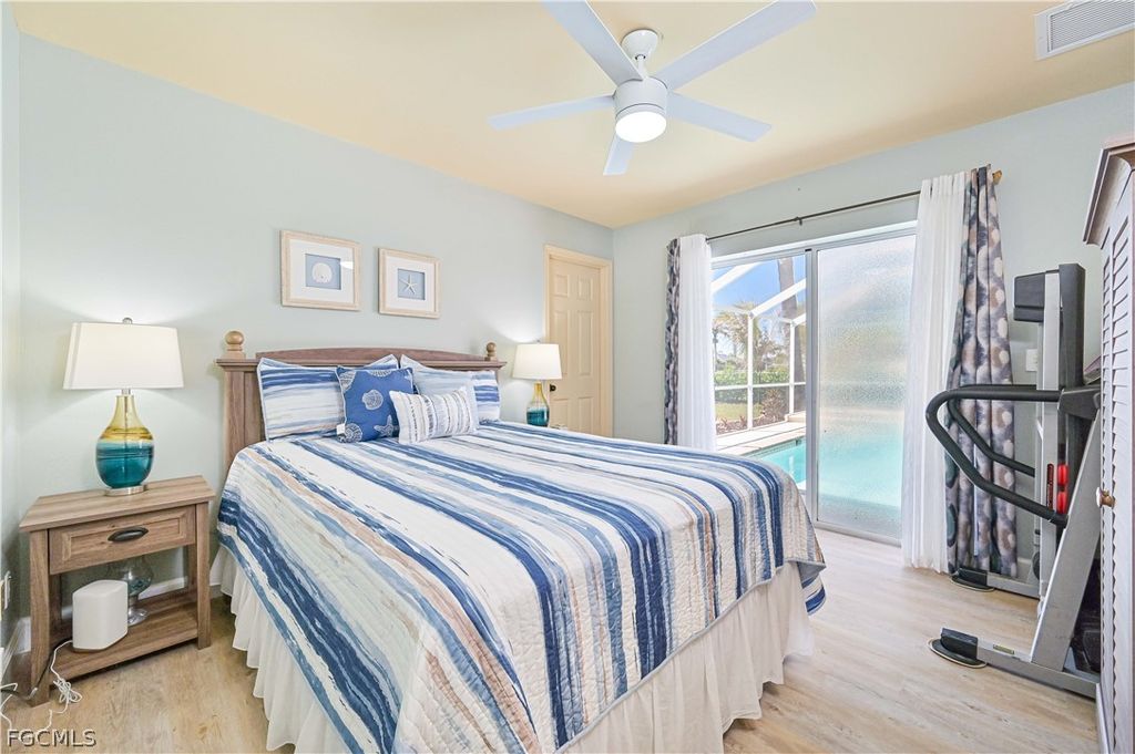 Image 32 of property listing at 1422 SE 20th ST, Cape Coral, FL 33990