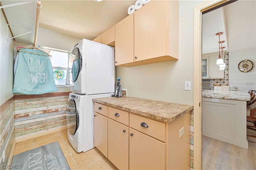 Image 35 of property listing at 1422 SE 20th ST, Cape Coral, FL 33990