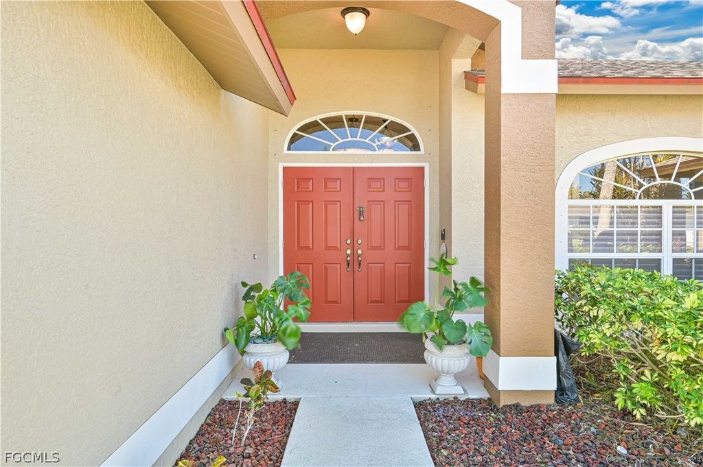 Image 37 of property listing at 1422 SE 20th ST, Cape Coral, FL 33990