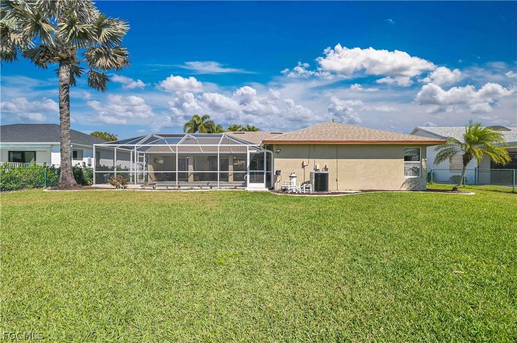 Image 38 of property listing at 1422 SE 20th ST, Cape Coral, FL 33990