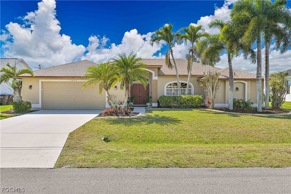 Image 4 of property listing at 1422 SE 20th ST, Cape Coral, FL 33990