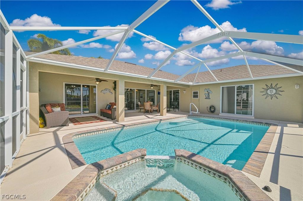 Image 6 of property listing at 1422 SE 20th ST, Cape Coral, FL 33990