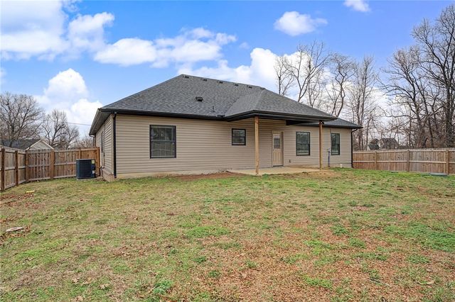 2 Creetown Lane, Bella Vista, AR 72715