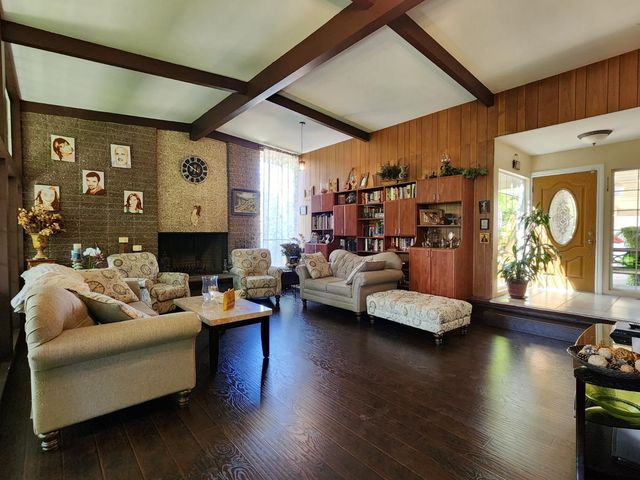 6672 N Woodson Avenue, Fresno, CA 93711