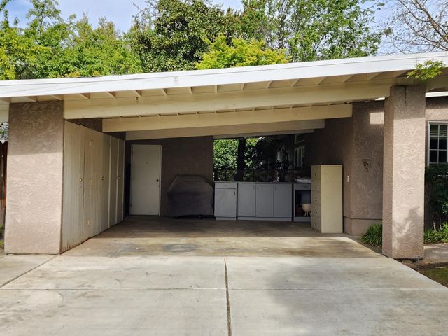 6672 N Woodson Avenue, Fresno, CA 93711