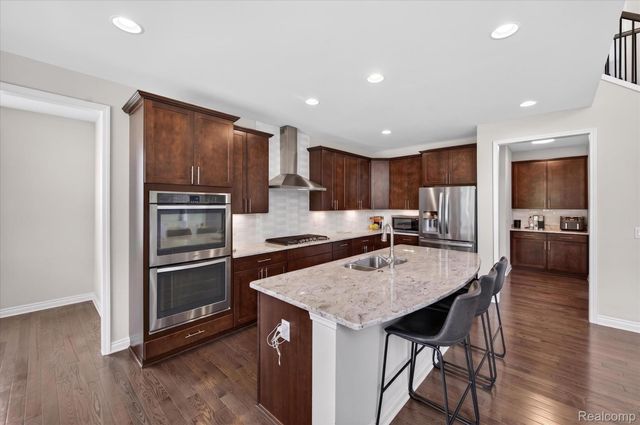 2942 Montgomery Circle, Commerce Charter Township, MI 48390