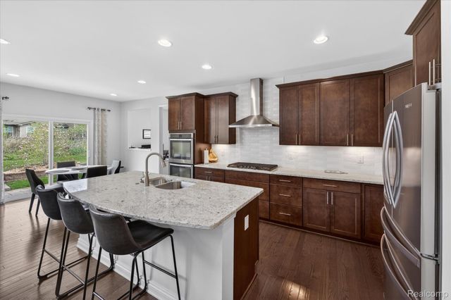 2942 Montgomery Circle, Commerce Charter Township, MI 48390
