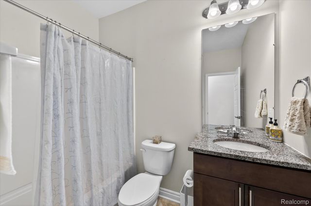 2942 Montgomery Circle, Commerce Charter Township, MI 48390