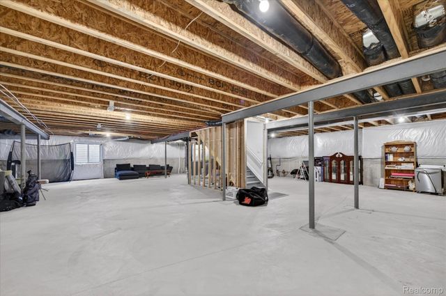 2942 Montgomery Circle, Commerce Charter Township, MI 48390