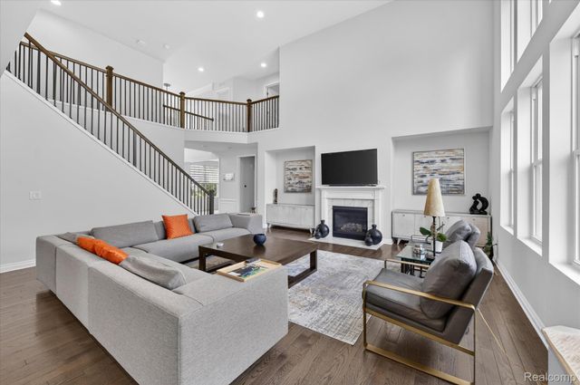 2942 Montgomery Circle, Commerce Charter Township, MI 48390