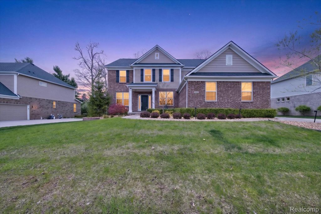 2942 Montgomery Circle, Commerce Charter Township, MI 48390
